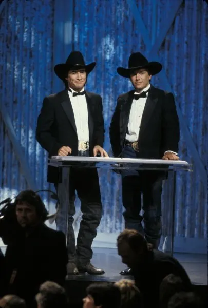 Clint Black and George Strait at the podium, 1991