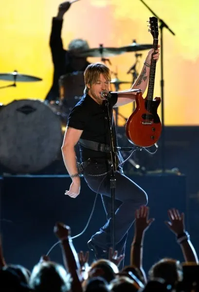 Keith Urban performs, 2009